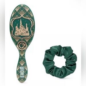 Wet Brush WICKED "Totally Ozmopolitan" Green Detangler Brush & Satin Scrunchie